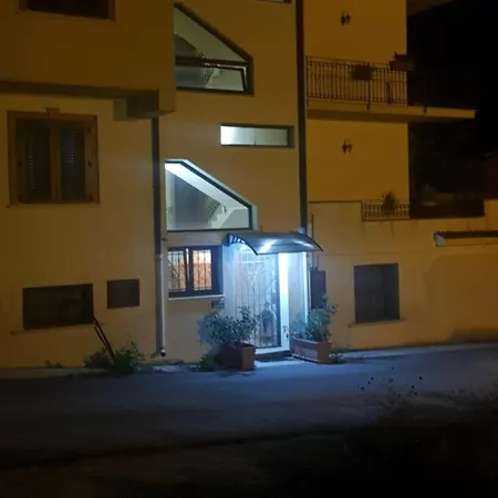 La Casa Di Enza Apartment